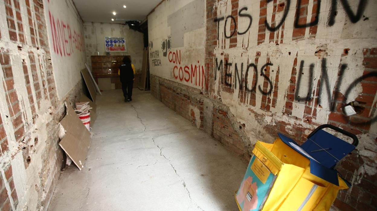 El portal de San Telesforo, 11; en vídeo, las deficiencias en la ejecución de las obras