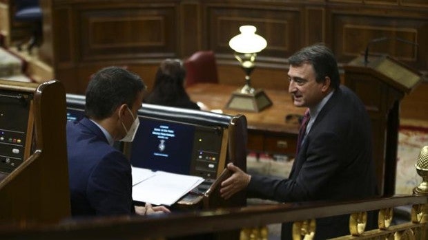 El PNV ve «preocupante» que Sánchez «condicione» la toma de decisiones a las elecciones en Madrid