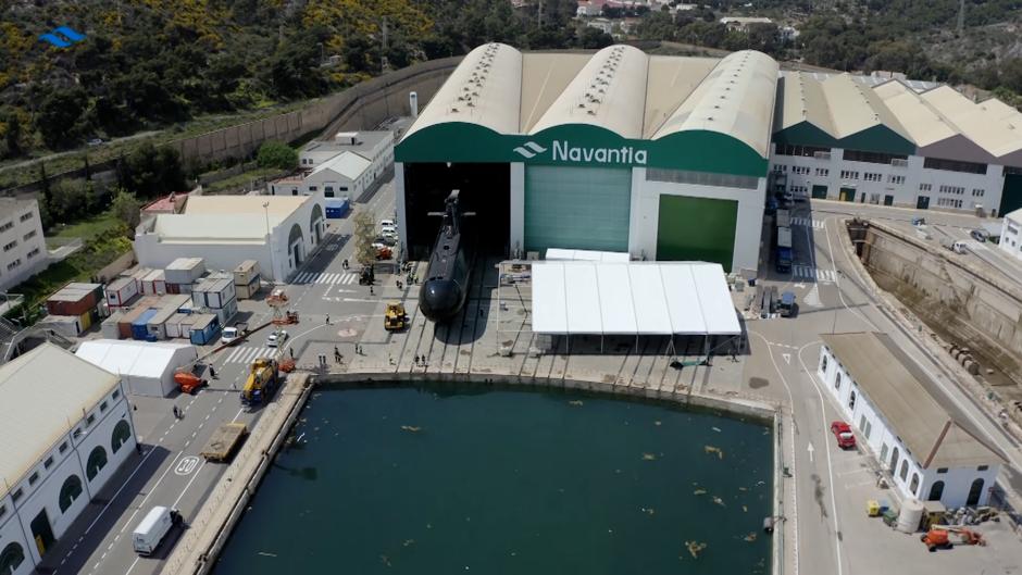 Así ha sido la salida del submarino S-81 del astillero de Navantia en Cartagena