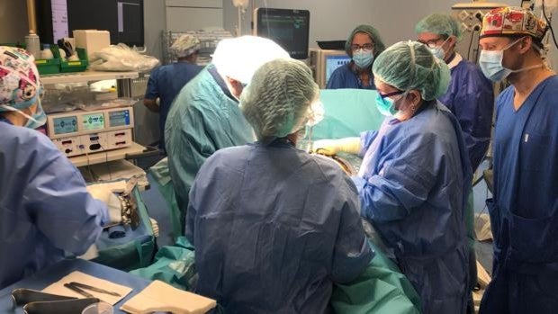 Primera operación en España de una placenta de riesgo severo para las madres en un quirófano híbrido