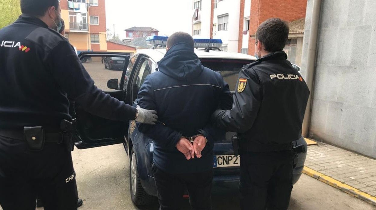 Uno de los detenidos por la Policía Nacional en el marco de la Operación Siesta