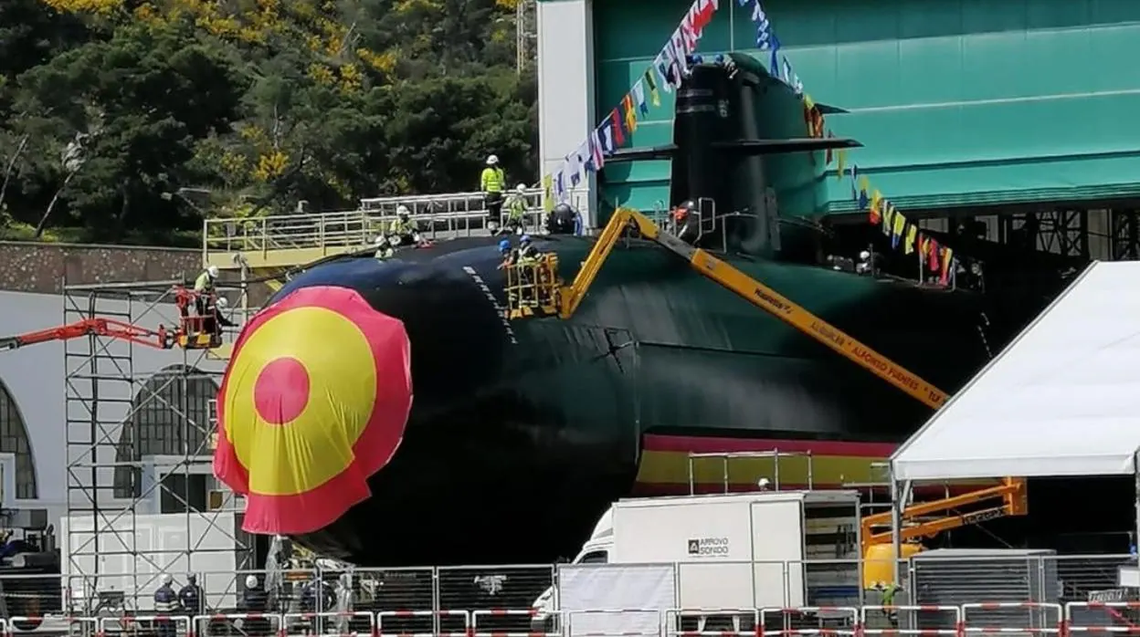 El submarino Isaac Peral (S-81), preparado para la ceremonia de amadrinamiento de este jueves