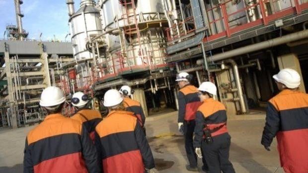 Las Cortes muestran su apoyo a la plantilla de Repsol Puertollano por el ERTE