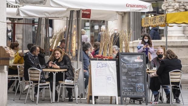 Los hosteleros piden adelantar la hora de la cena ante las nuevas restricciones en Valencia