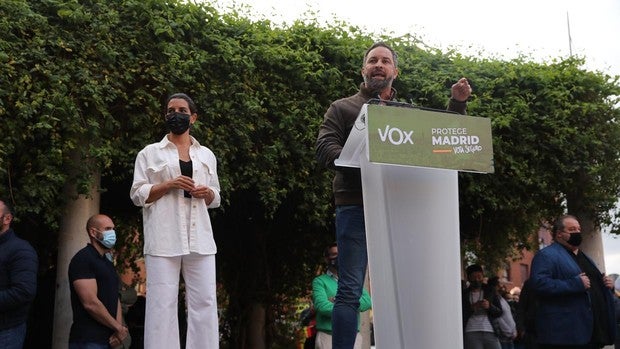 Mitin tranquilo de Vox en Parla: «Condenamos toda la violencia, pero lo de Iglesias apesta a montaje»