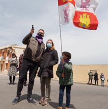 Un Villalar marcado por las mascarillas y la distancia