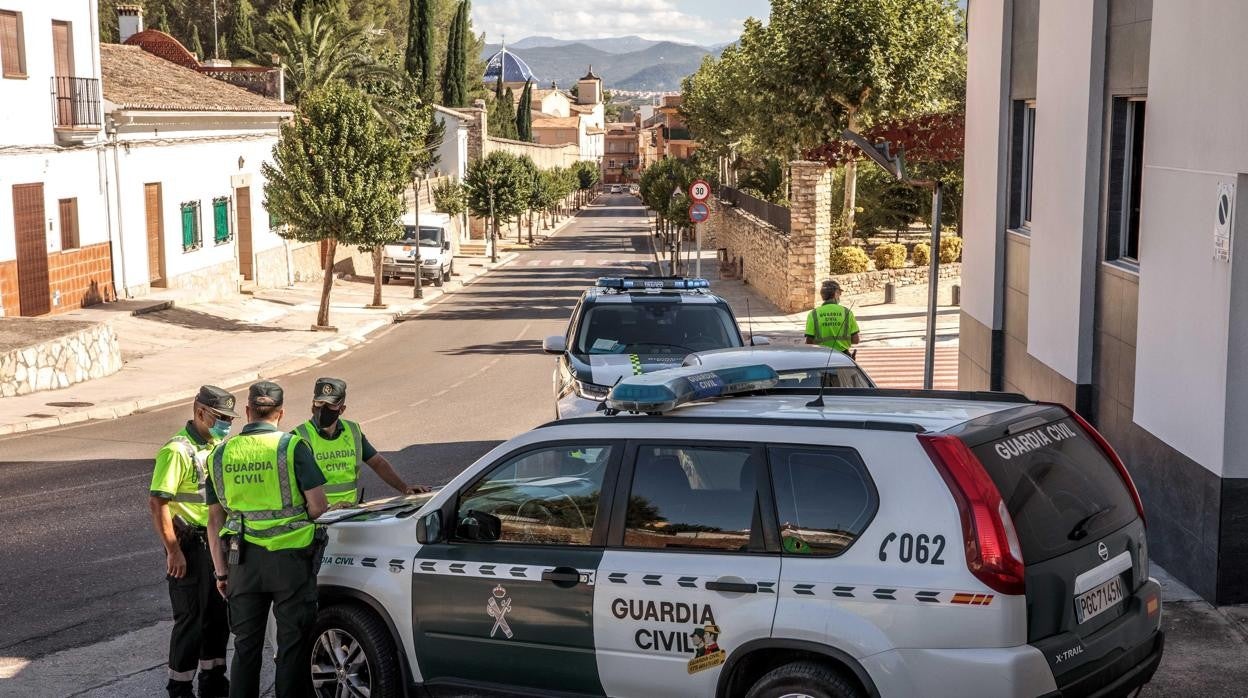 Imagen de archivo de una dotación de la Guardia Civil en la provincia de Valencia