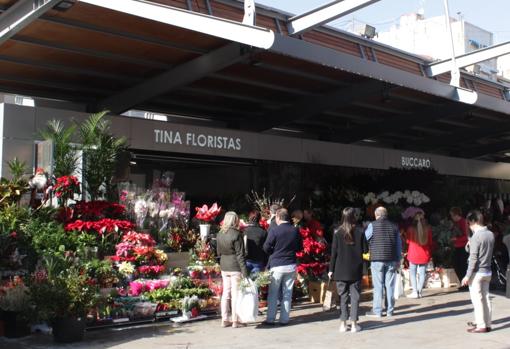 Puestos de flores en el Mercado central de Alicante