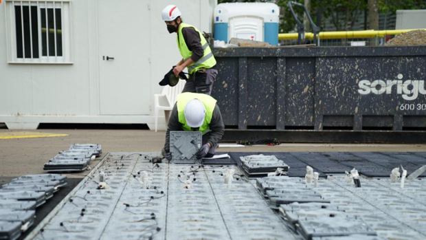 Barcelona coloca un «pavimento solar» que produce electricidad