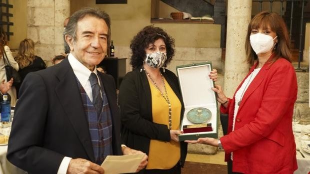 La cordobesa Ana Vega Burgos recoge el Premio de Poesía José Zorrilla gracias a su trabajo «Barras de luna»