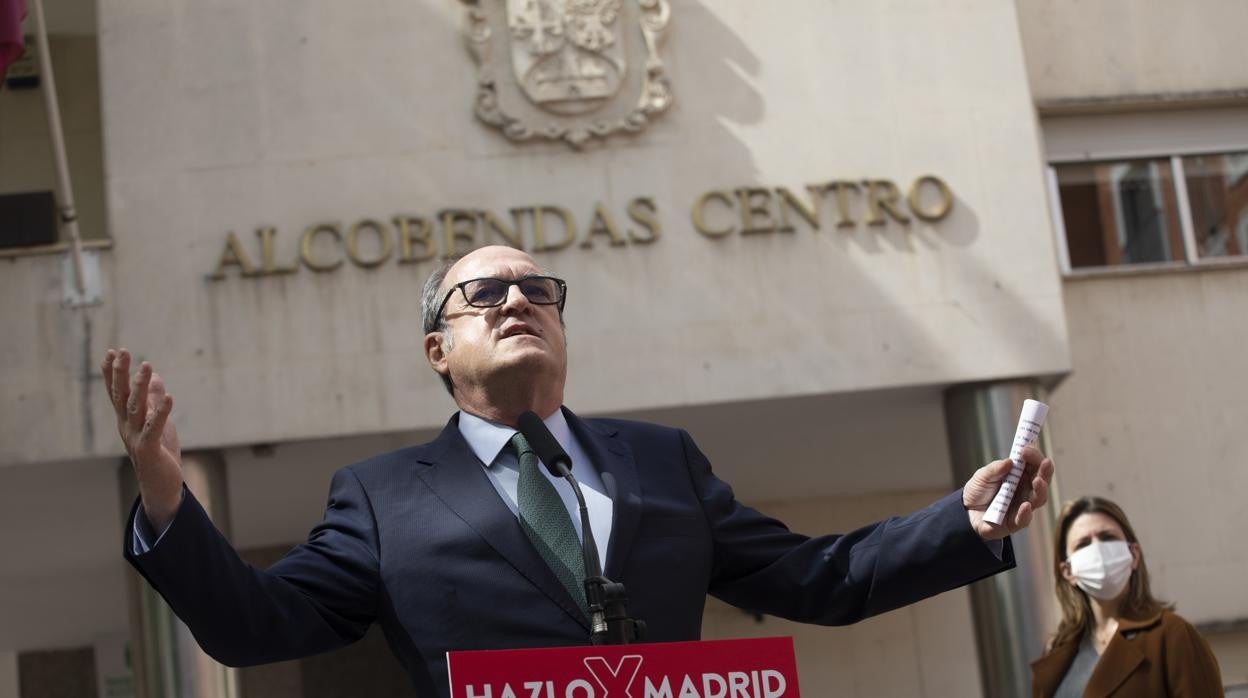 Ángel Gabilondo durante la campaña electoral