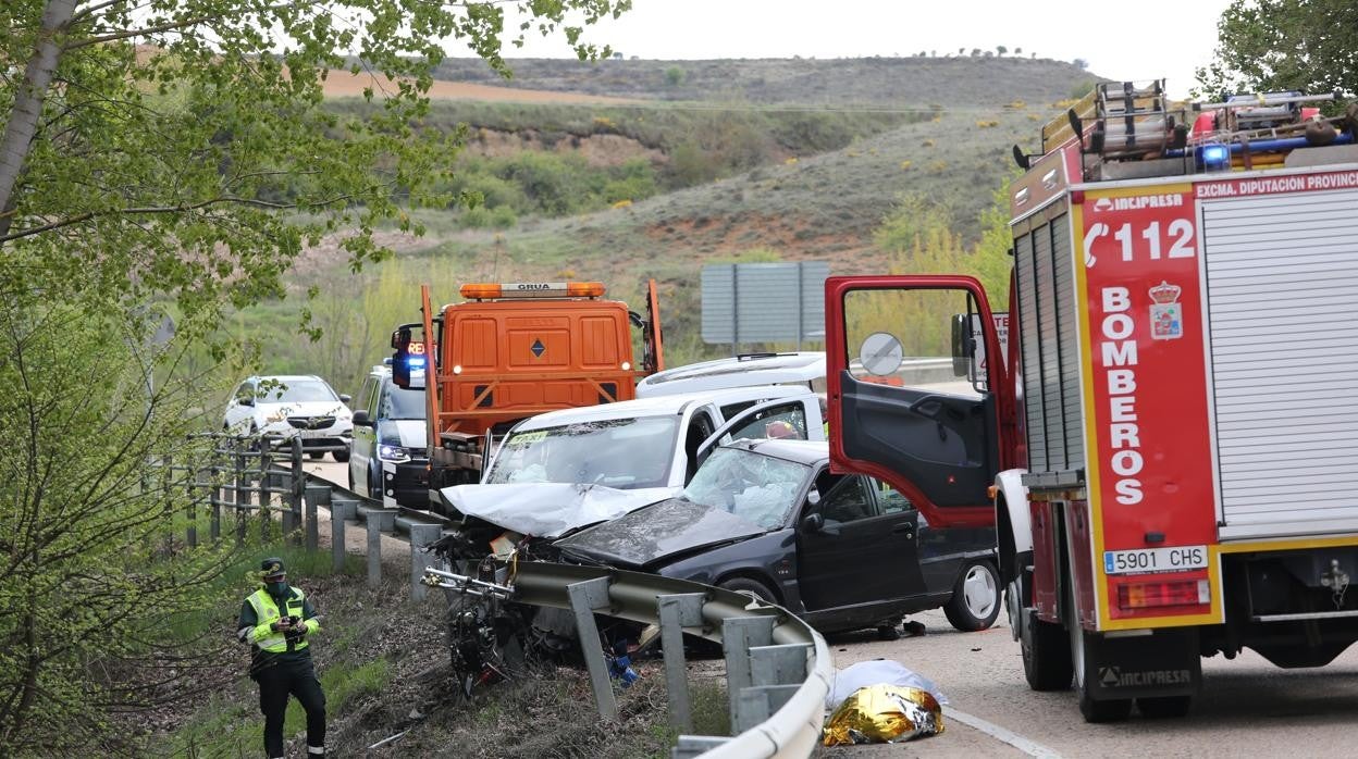 Carretera en la que se ha registrado el siniestro en las afueras de Almazán (Soria)