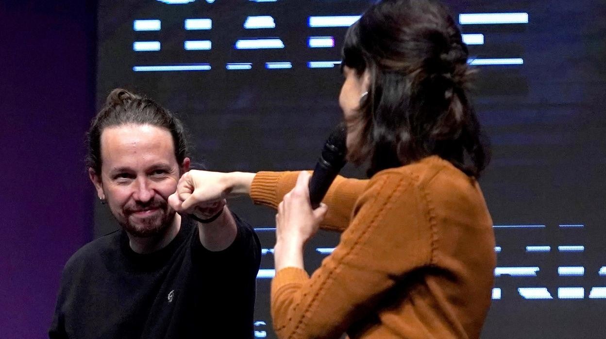 Pablo Iglesias junto a Isa Serra en un acto de Podemos