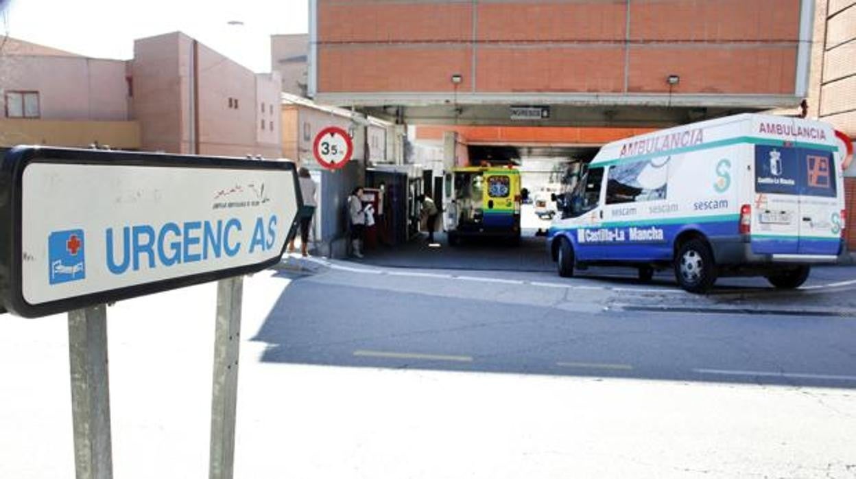 Puerta de entrada al servico de Urgencias del Hospital Virgen de la Salud