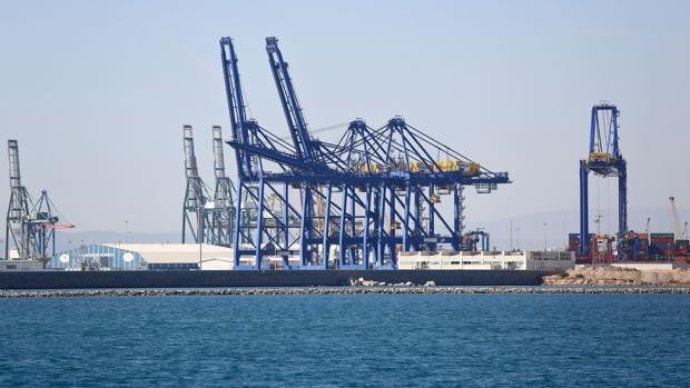 La Generalitat pide al Gobierno la suspensión cautelar de la ampliación del puerto de Valencia