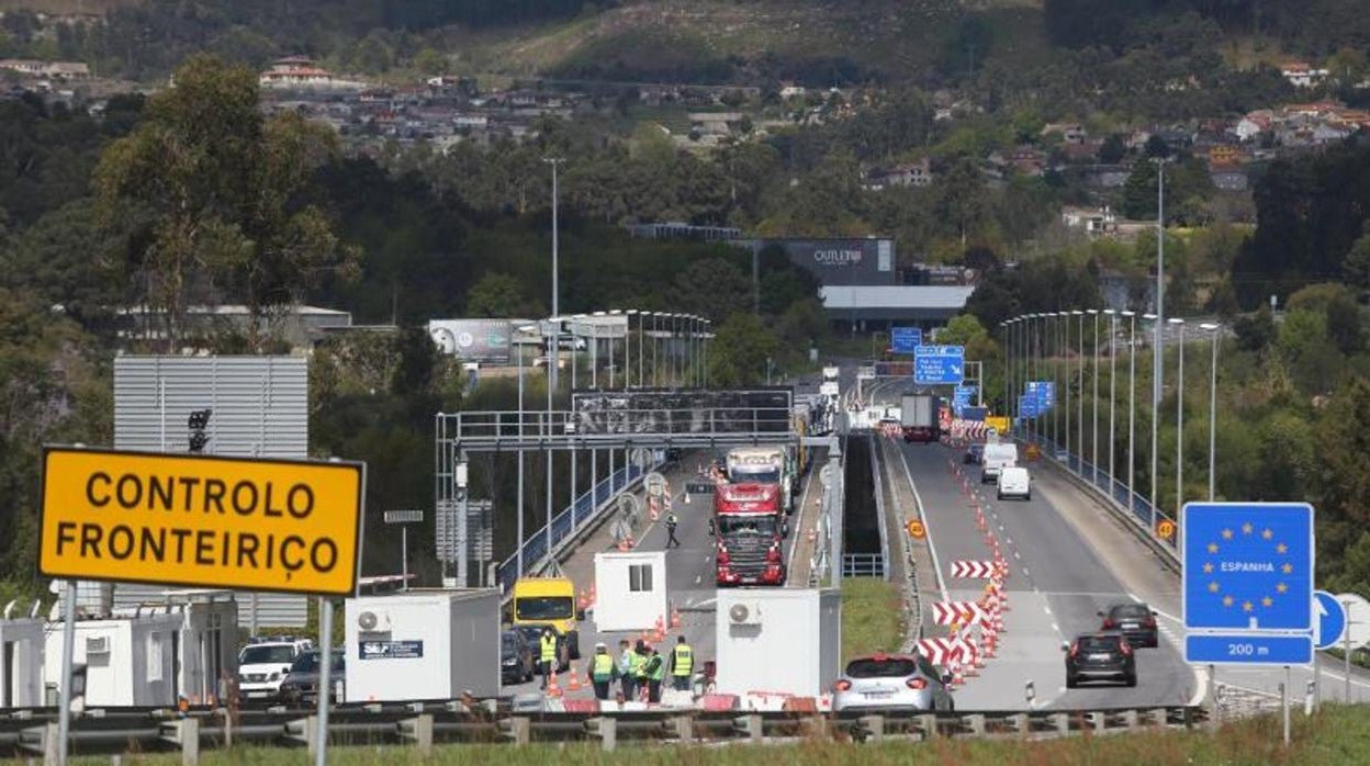 Autovía entre Galicia y Portugal en el paso fronterizo de Tui