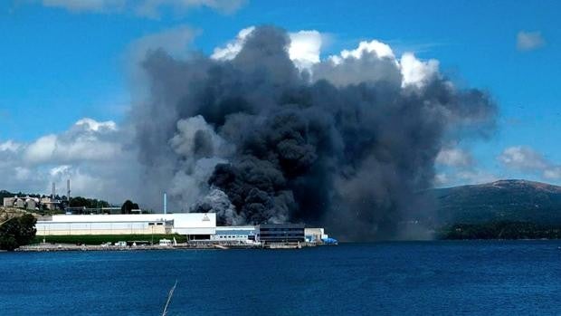 Bajo control el incendio declarado en la conservera Jealsa de Boiro, con 60 personas evacuadas