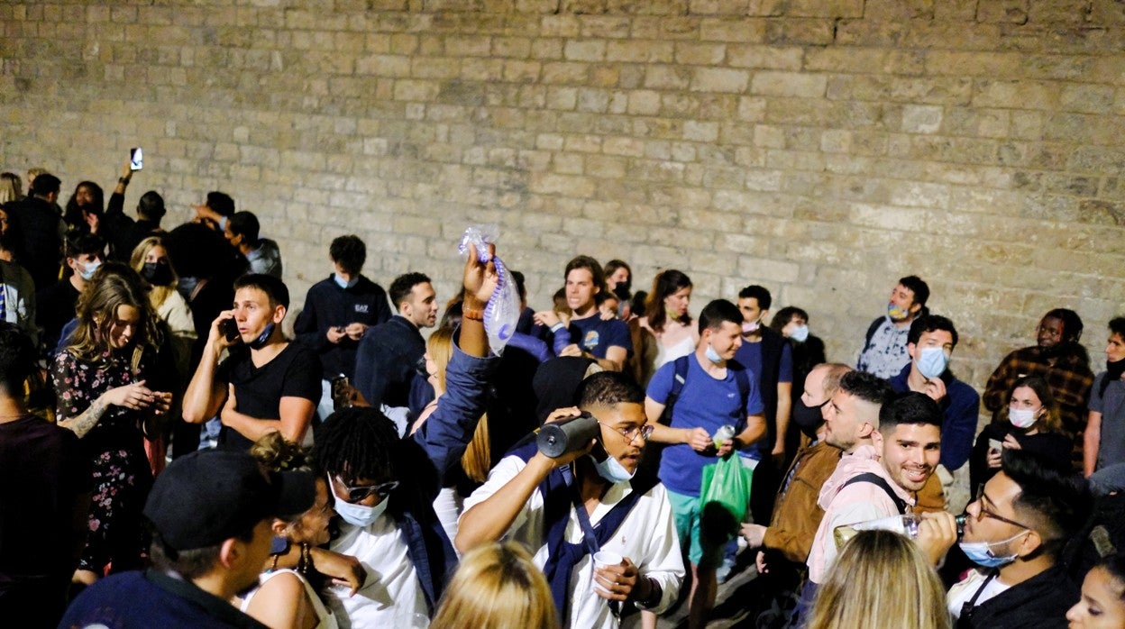 Ambiente festivo en una de las plazas de la ciudad