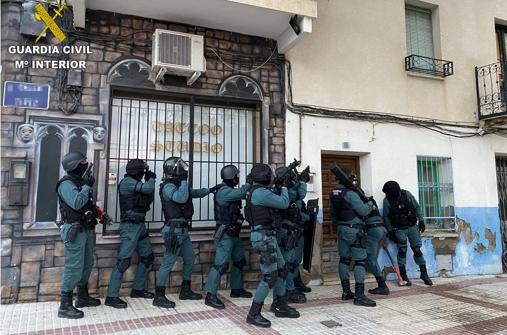 Entrada y registro de una vivienda en Villacañas