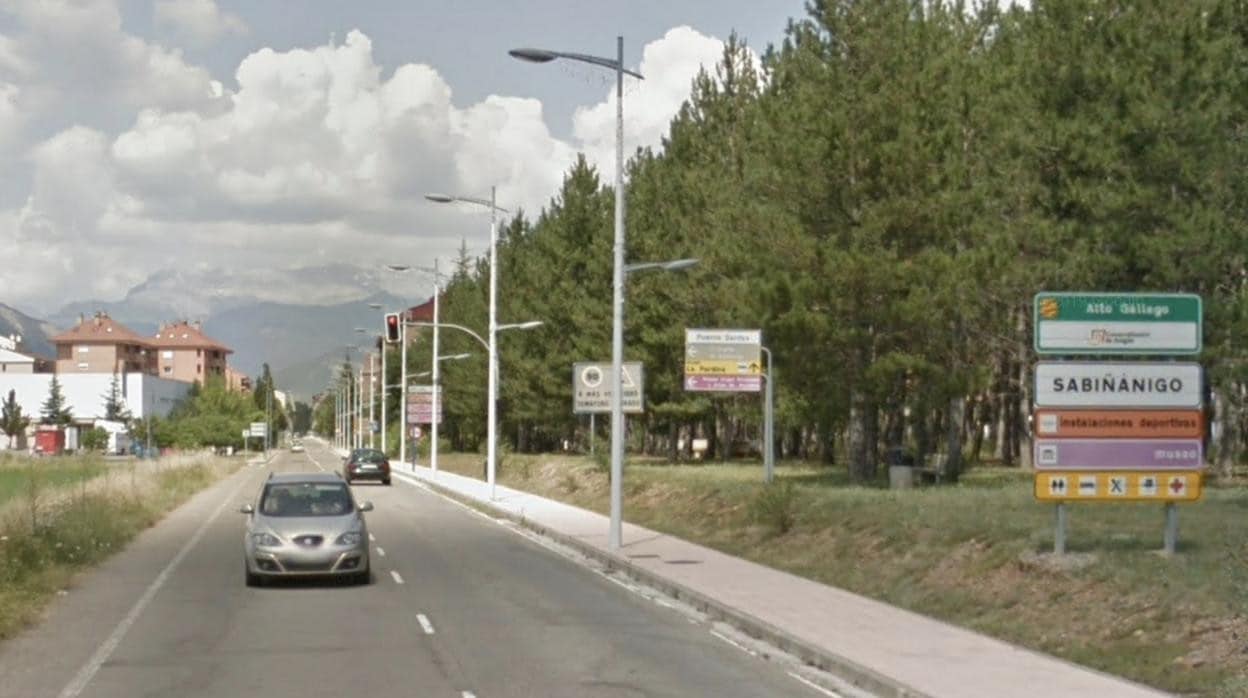 Uno de los accesos al casco urbano de Sabiñánigo, localidad con destacada presencia de la industria química