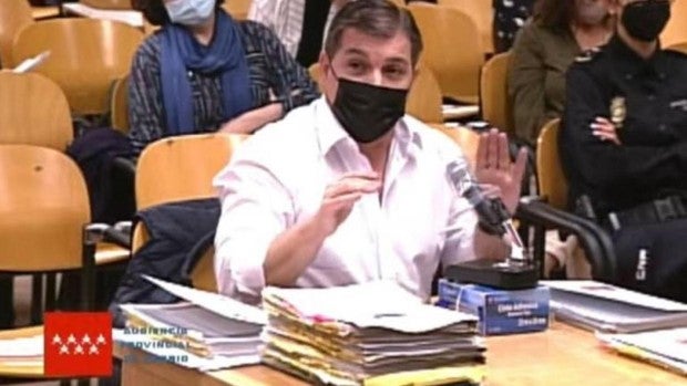 El rey del cachopo: «Un comisario de Policía me puso la pistola en el vientre y reclamó 12 kilos de cocaína»