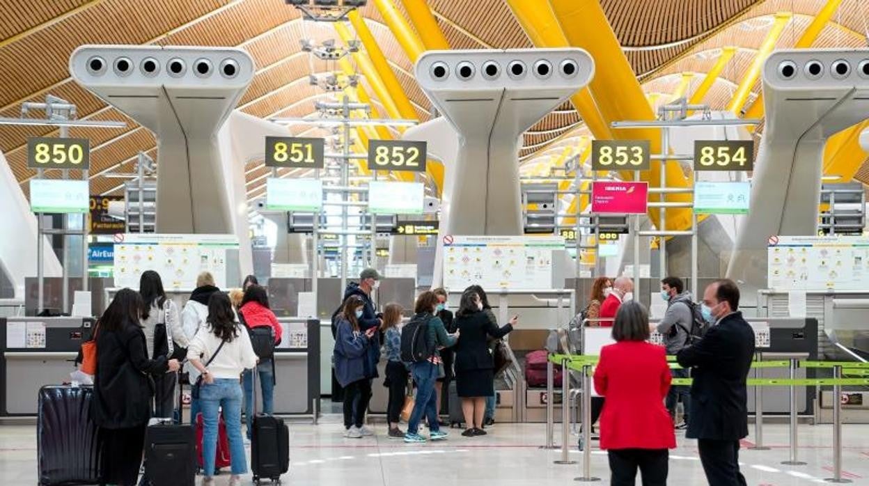 El aeropuerto Adolfo Suárez-Madrid Barajas, el primer día tras el fin del estado de alarma