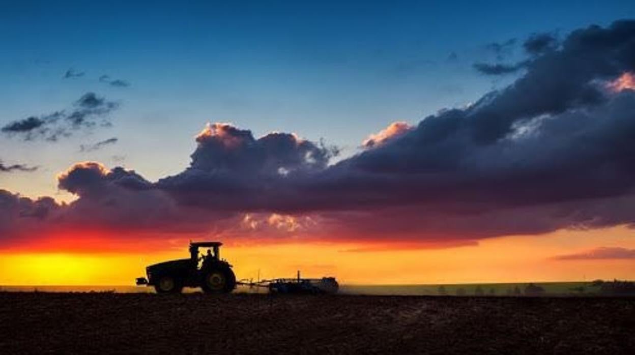 Mañueco defiende en San Isidro que el mundo rural «tiene mucho futuro»