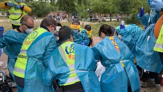 Muere el hombre apuñalado en el pecho en un parque de Ciudad Lineal