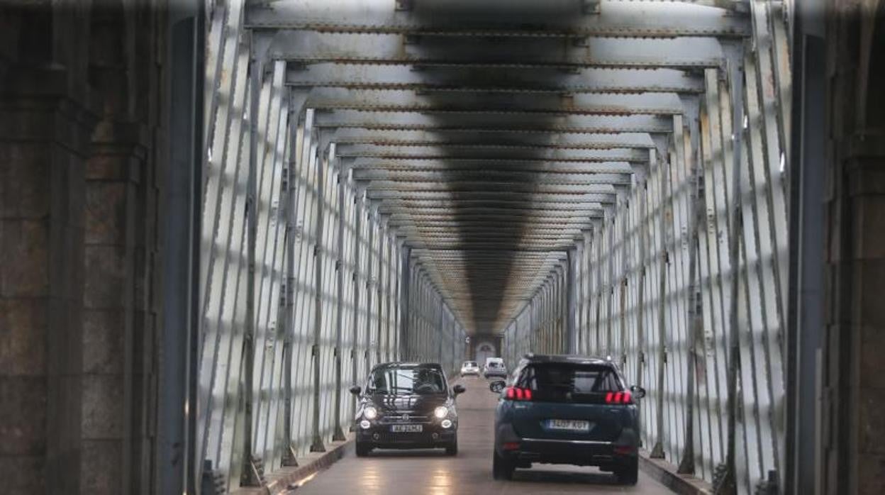 Los coches vuelven a cruzar el puente internacional de Tui inaugurado en 1886