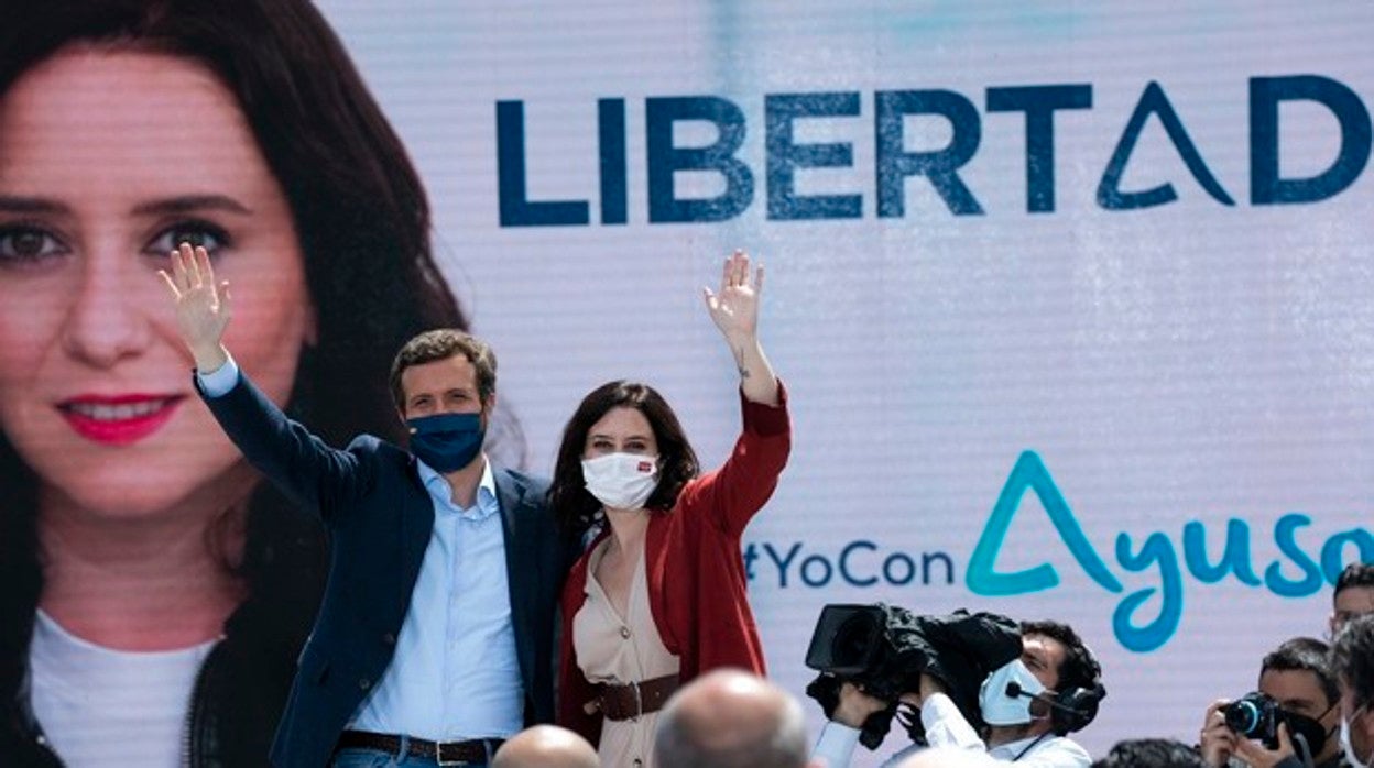 Pablo Casado e Isabel Díaz Ayuso, durante la campaña electoral de Madrid