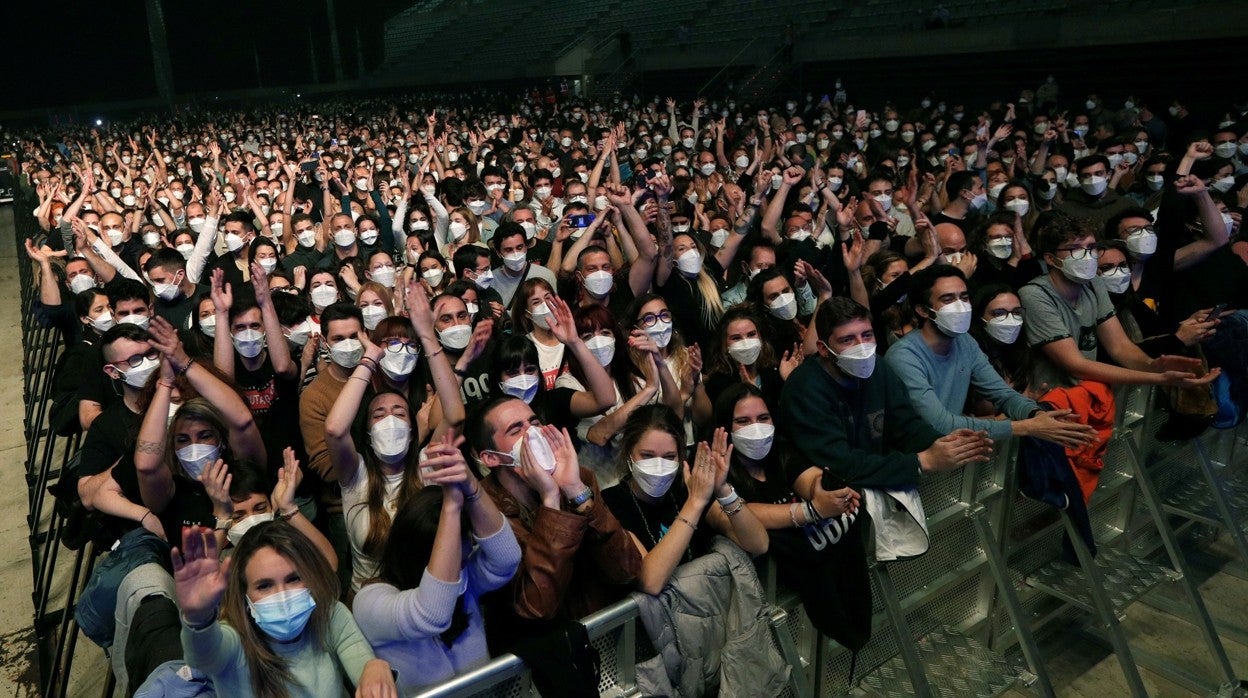 Asistentes al concierto de Love Of Lesbian en el Sant Jordi el pasado 27 de marzo