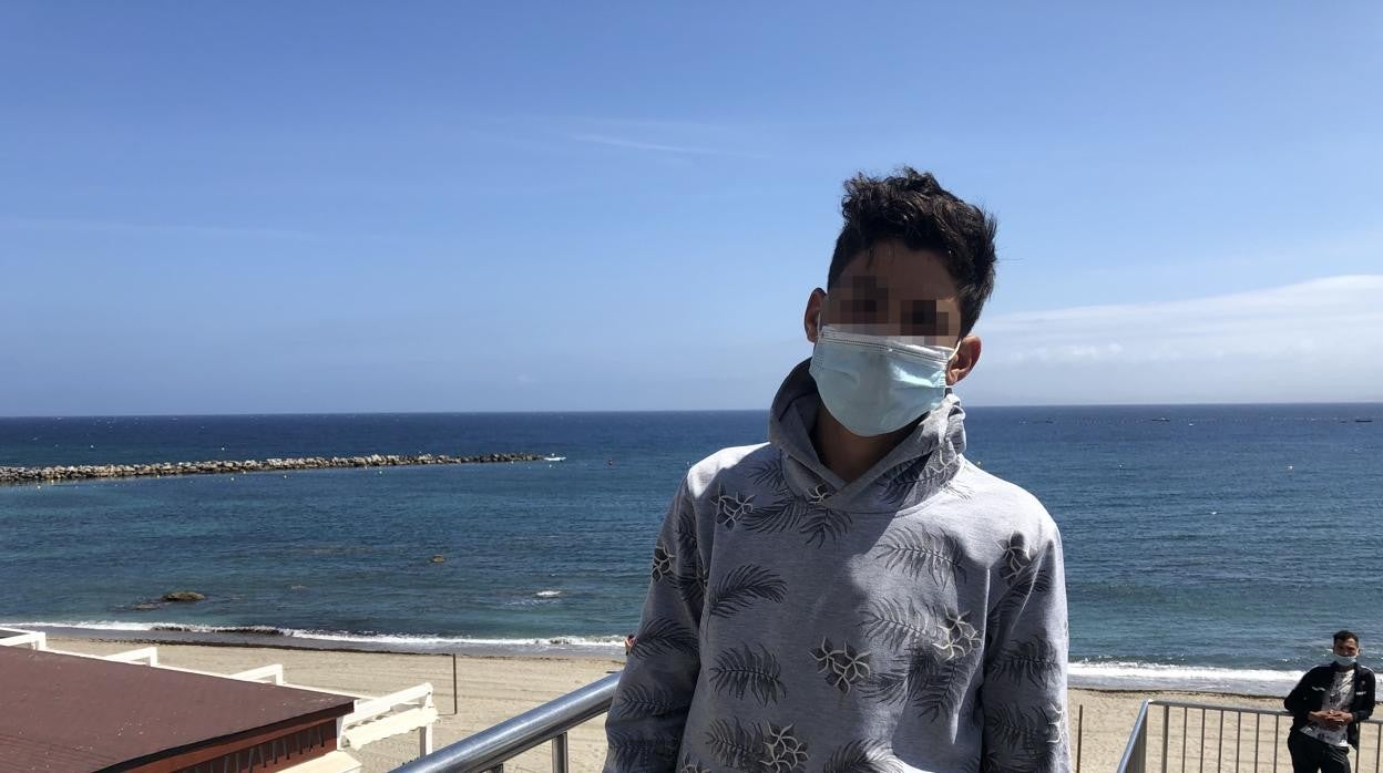 Rashid Elhazuzu. Dice que a su madre no le ha gustado su huida. Tiene 14 años y quiere llegar a España para estudiar/ Vídeo: 800 menores llegaron a España con las falsas promesas de un futuro mejor