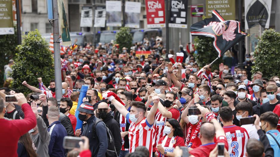 Vídeo: la afición atlética llena ya las calles de Valladolid