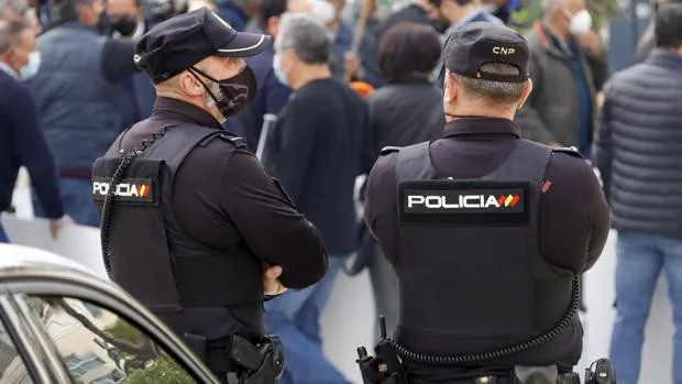 Caen dos bandas de tráfico de drogas tras enfrentarse a navajazos en Alicante por una venta fallida