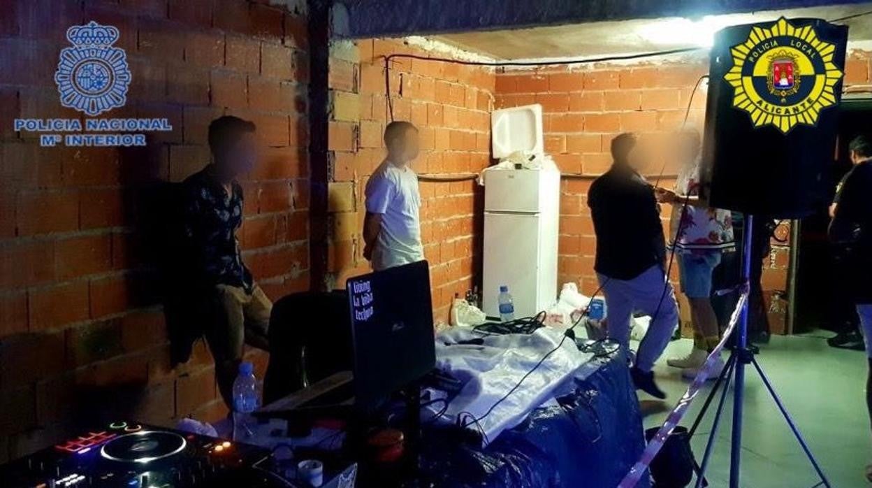 Desalojan una discoteca ilegal con 38 personas en un polígono de Alicante