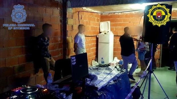 Desalojan una discoteca ilegal con 38 personas en un polígono de Alicante