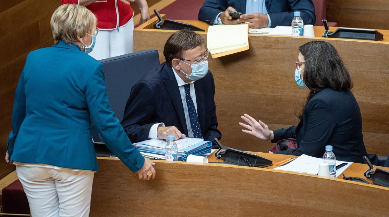 Imagen de archivo de la consellera de Sanidad, Ana Barceló, el presidente de la Generalitat, Ximo Puig, y la vicepresidenta, Mónica Oltra, en las Cortes Valencianas