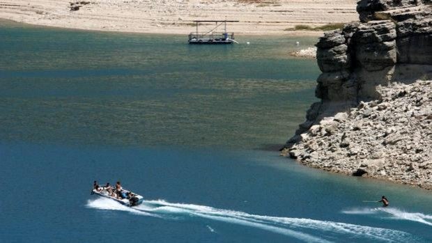 Rescatan dos cadáveres dentro de un coche en un pantano de Guadalajara