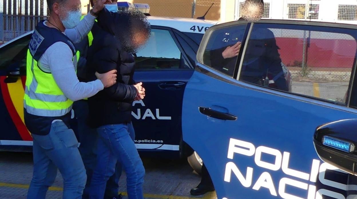 Tres detenidos por causar cortes en el cuello a un joven durante una pelea en un pub de Albacete