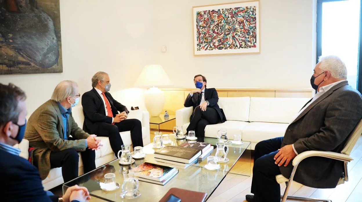 El alcalde de Madrid, José Luis Martínez-Almeida, reunido con las asociaciones de hostelería de Madrid