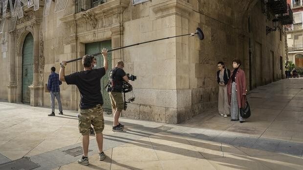 La exitosa serie de Netflix «La Casa de Papel» rueda en el puerto de Alicante