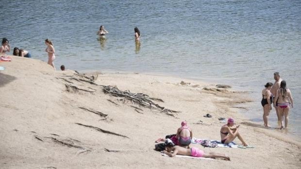 Luz verde al baño en los pantanos y hasta 7.000 asistentes a espectáculos públicos