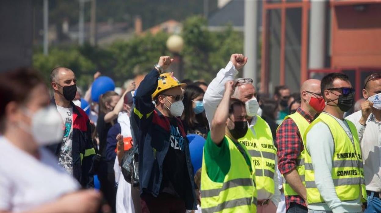 Trabajadores de Alcoa en la concentración celebrada esta mañana en A Mariña