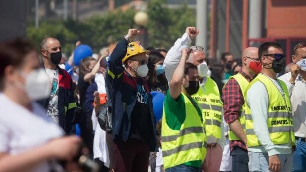 A Mariña sale a la calle para pedir futuro para Alcoa un año después del ERE