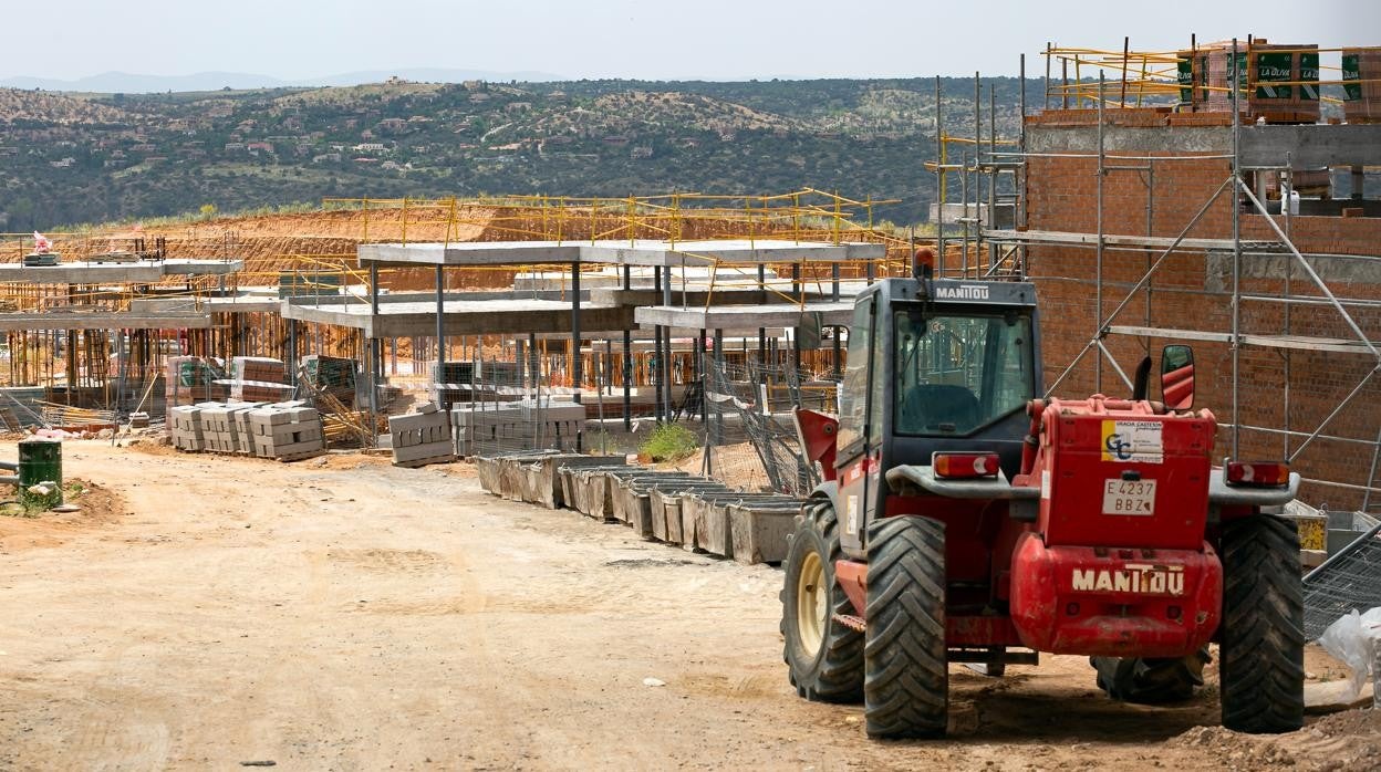 Una de las obras de vivienda nueva en una urbanización de Toledo