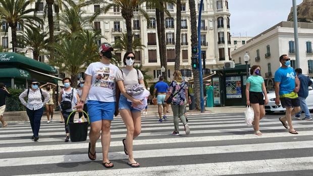 Los contagios diarios de coronavirus se estabilizan en Valencia tras el repunte de la última semana