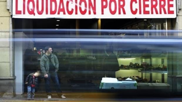 La Junta aprueba 210 millones para ayudar a empresas, autónomos y desempleados por la pandemia