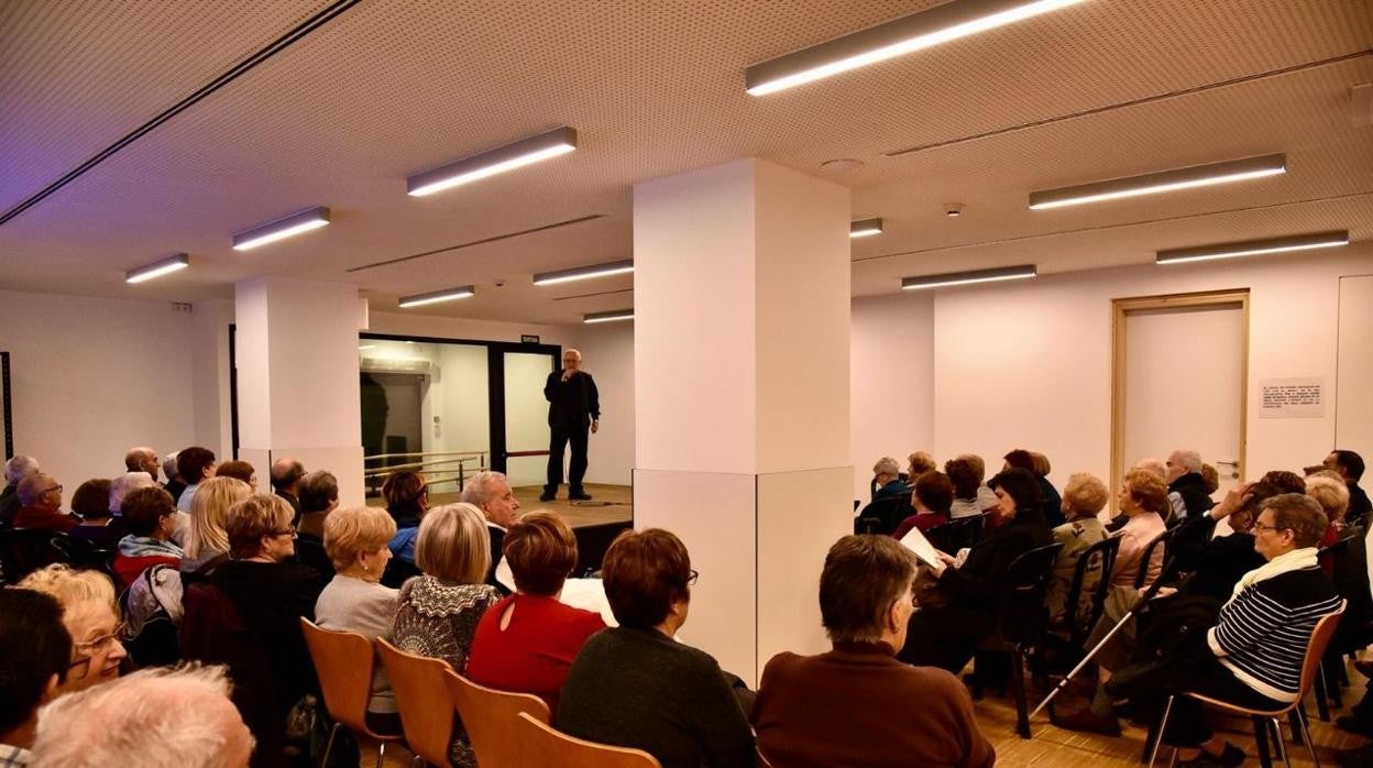 Una actividad grupal en un "casal" de ancianos de Barcelona, hace unos meses