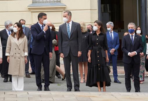 El presidente del Gobierno junto a los Reyes y el Lendakari Urkullu