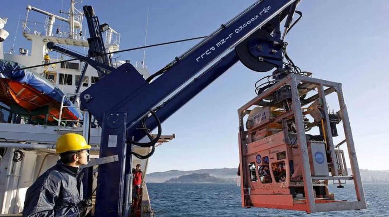 El barco dispone de un robot submarino a bordo